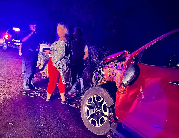 Choque frontal entre dos camionetas en Dos de Mayo